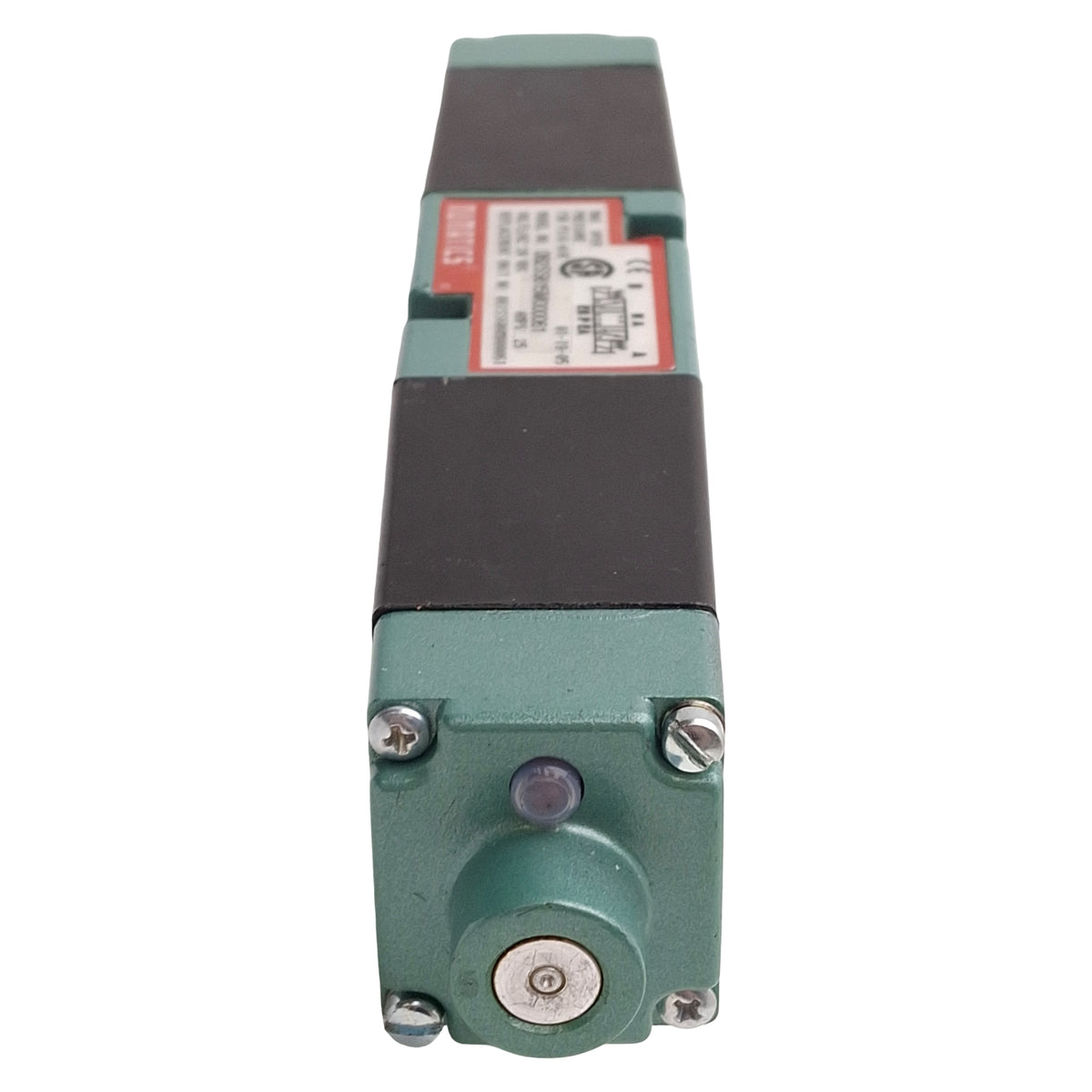 Used Numatics 082SS600M000061 Solenoid Valve, 4-Way 3-Position, 150psig, 24VDC Coil