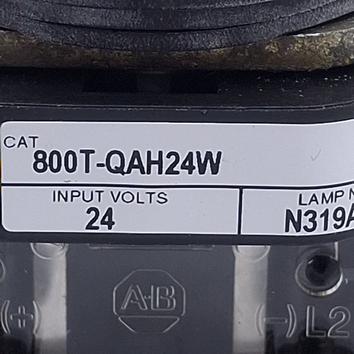 Used Allen Bradley 800T-QAH24W Illuminated Momentary Push Button 1NO+1NC, 24VDC Lamp