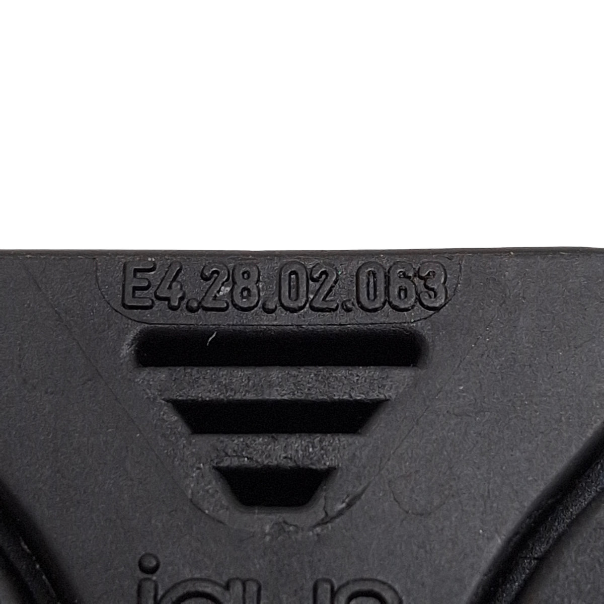 Used Igus E4.28.125.63.0 Energy Chain, 125x28mm Inner, ø63mm Bend, 28-Link + Ends
