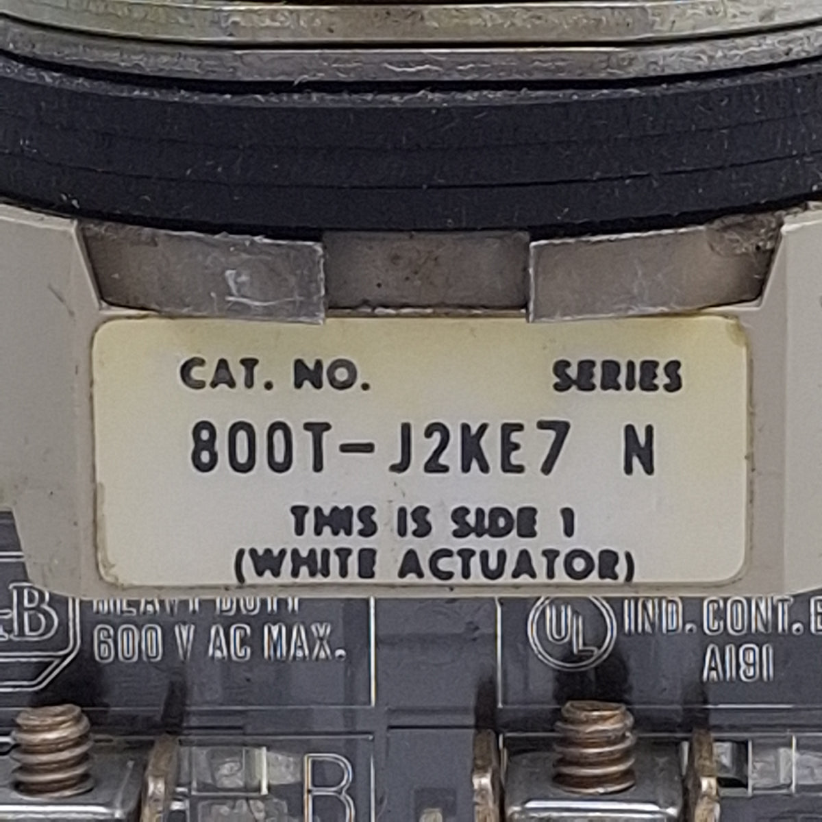Used Allen Bradley 800T-J2KE7B Maintained Selector Switch 3-Position, 2NO+2NC, ø30mm