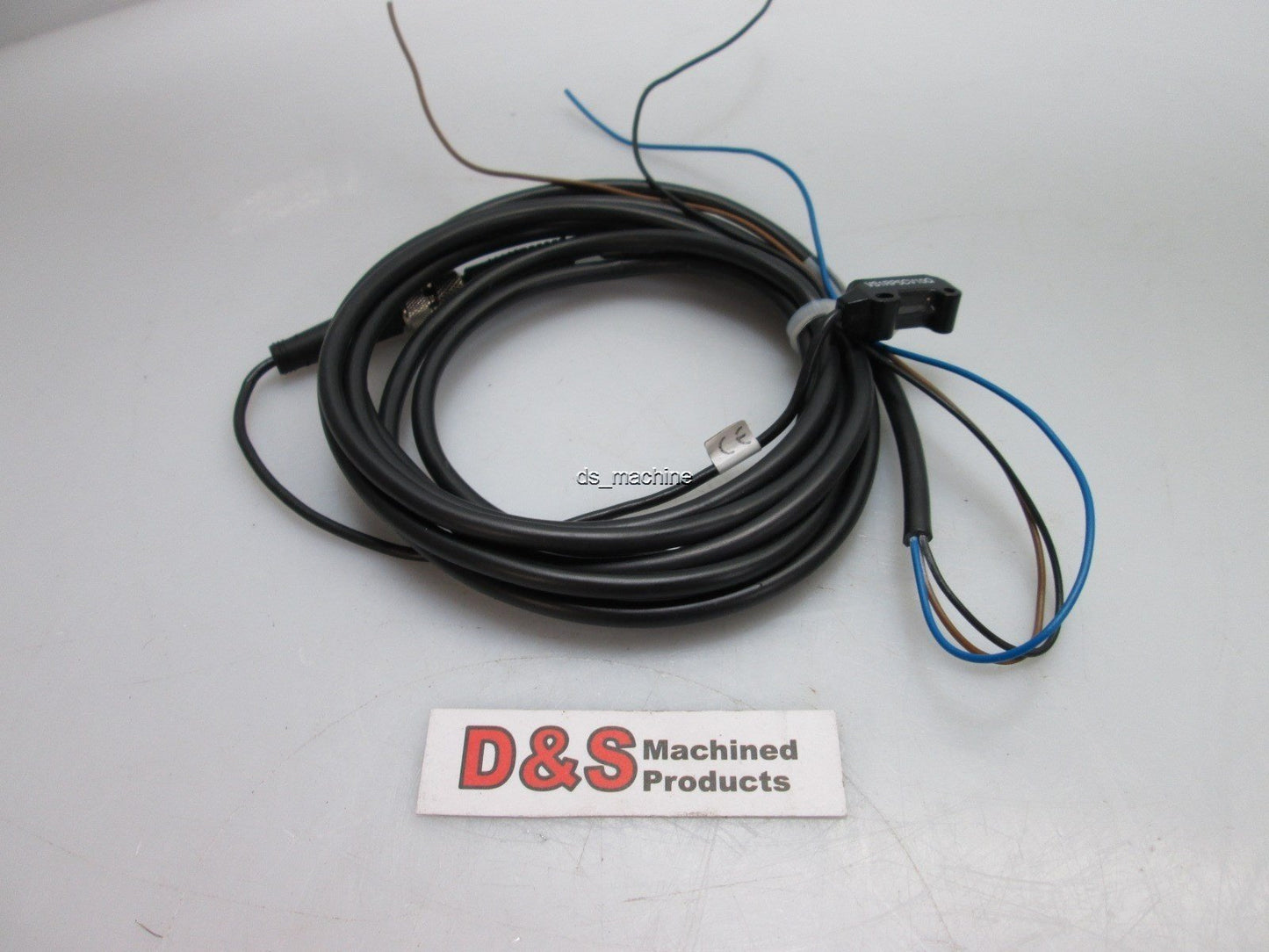 Used Banner VS1RP5CV10Q VS1 Convergent Proximity Sensor 10-30VDC