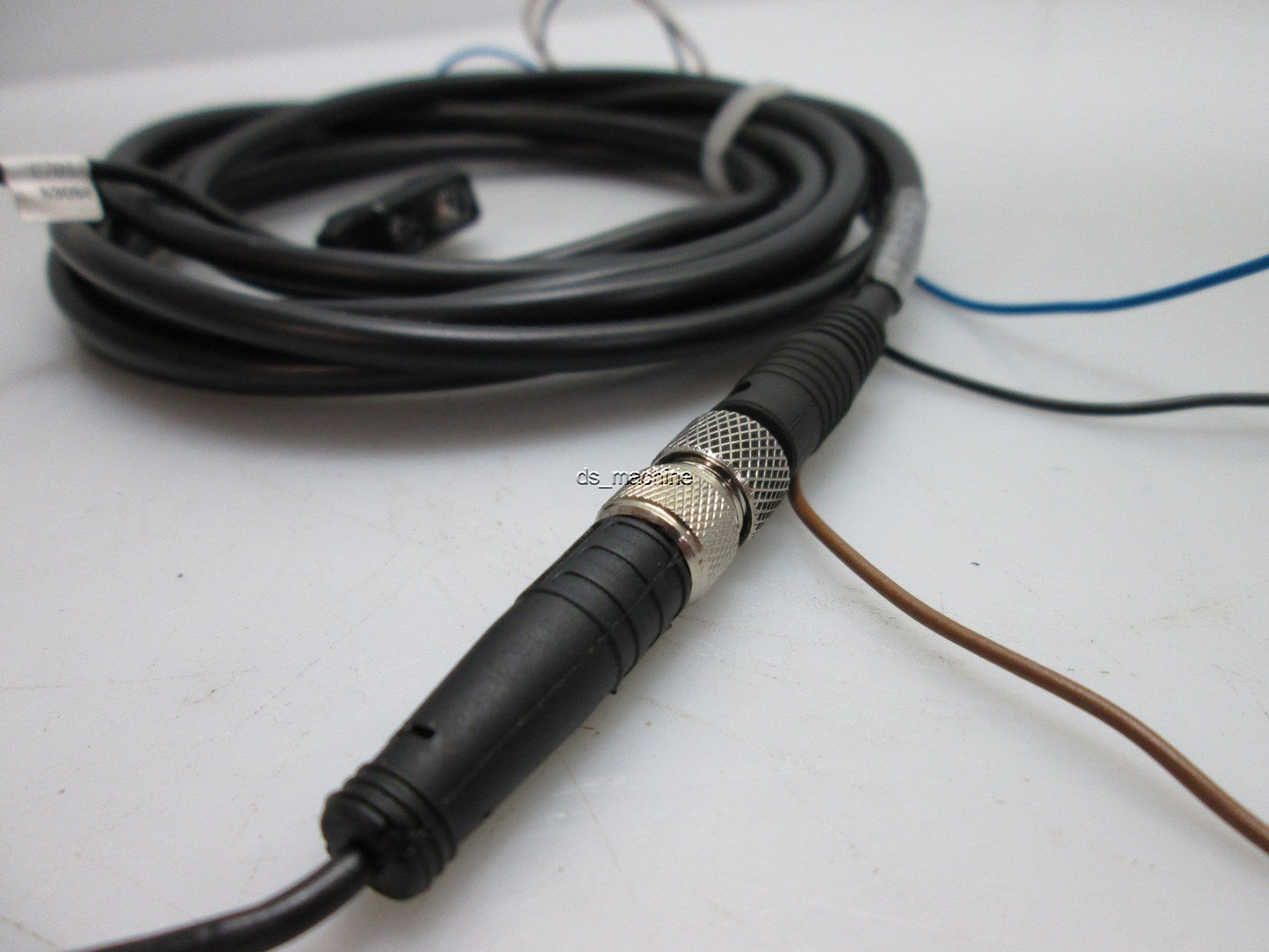 Used Banner VS1RP5CV10Q VS1 Convergent Proximity Sensor 10-30VDC