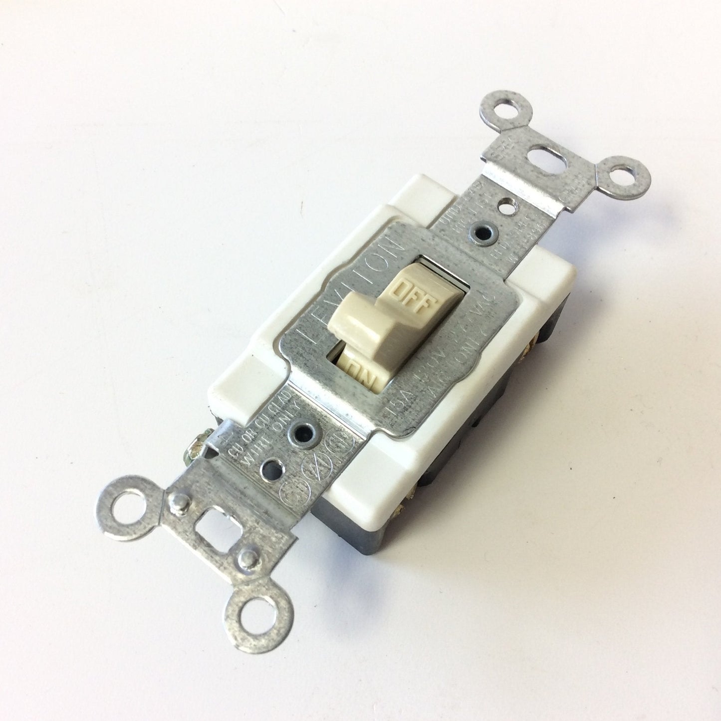 Used Lot of 5 Leviton W-S-896 Toggle Switch Single-Pole, 15A-120V-277VAC