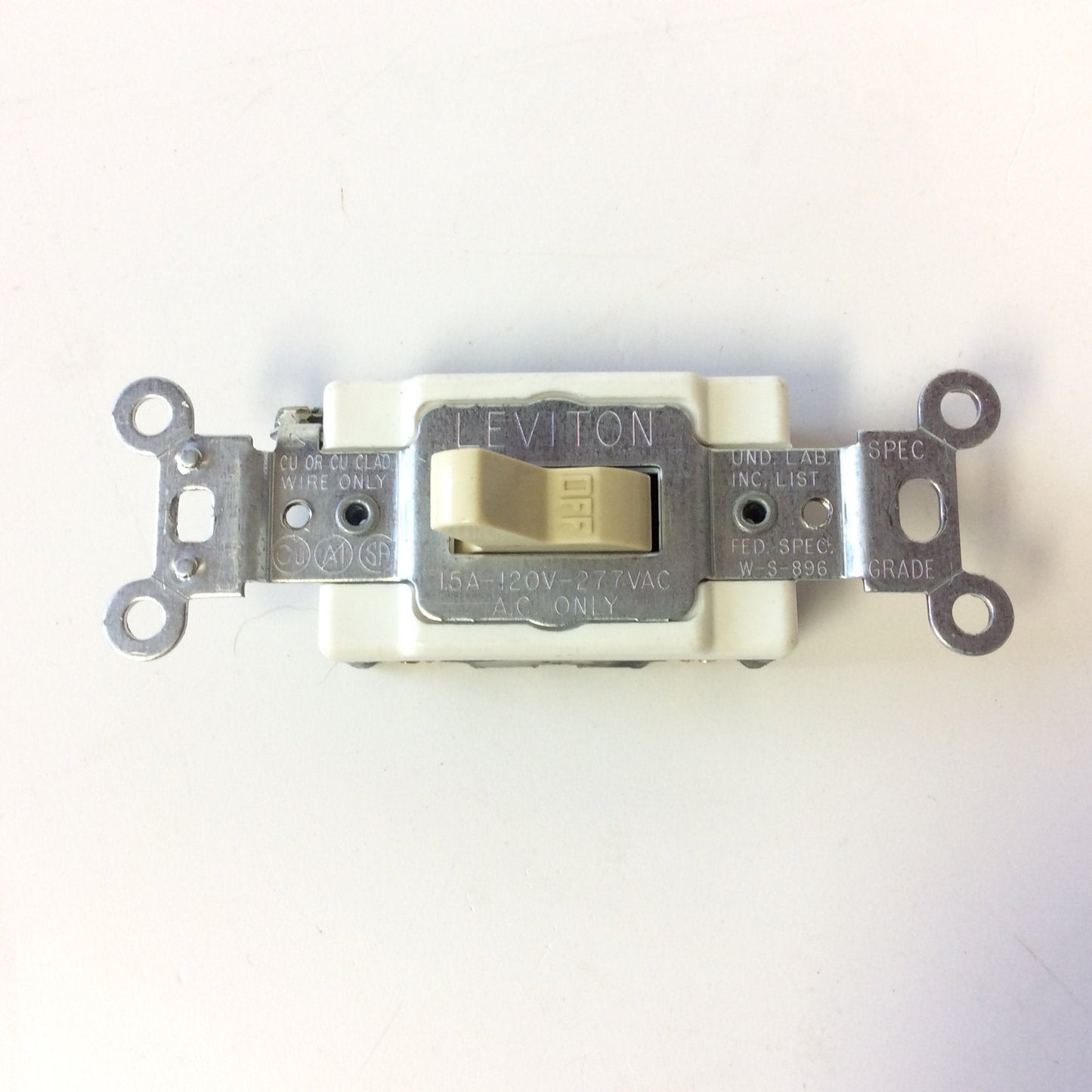 Used Lot of 5 Leviton W-S-896 Toggle Switch Single-Pole, 15A-120V-277VAC
