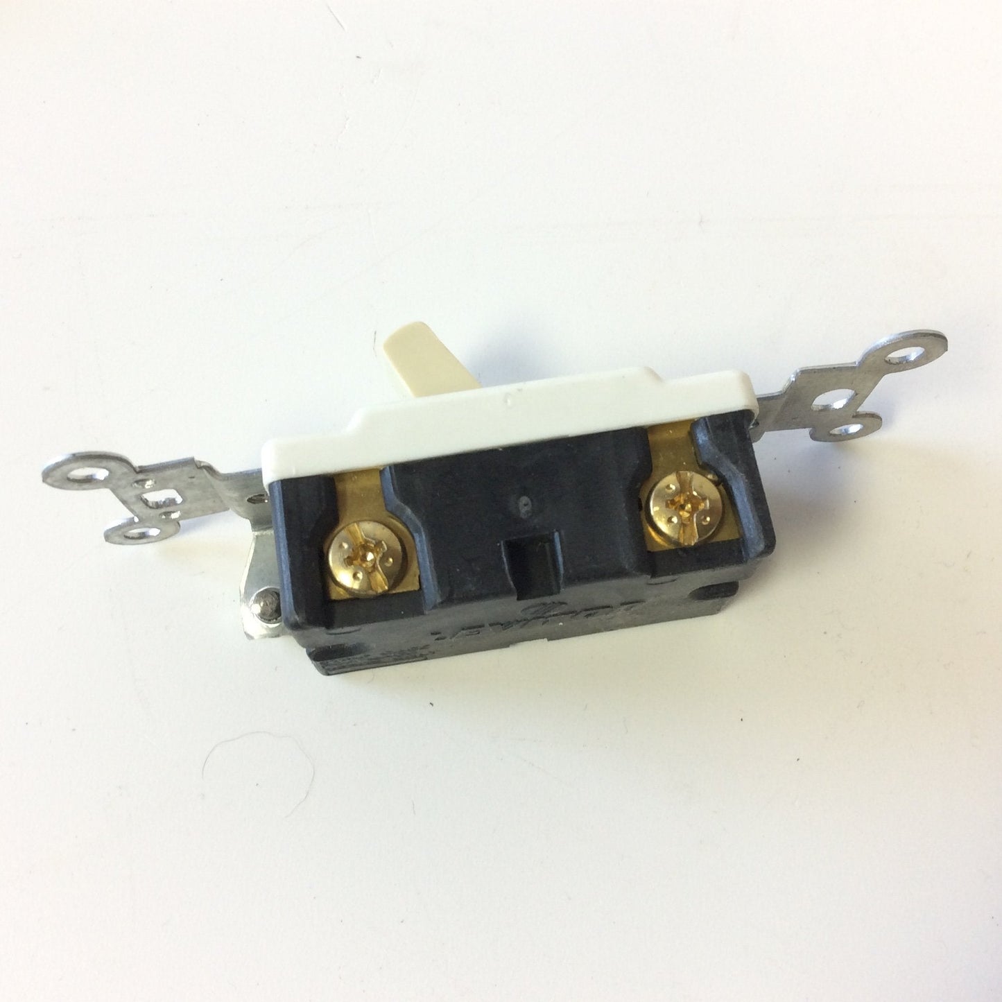 Used Lot of 5 Leviton W-S-896 Toggle Switch Single-Pole, 15A-120V-277VAC