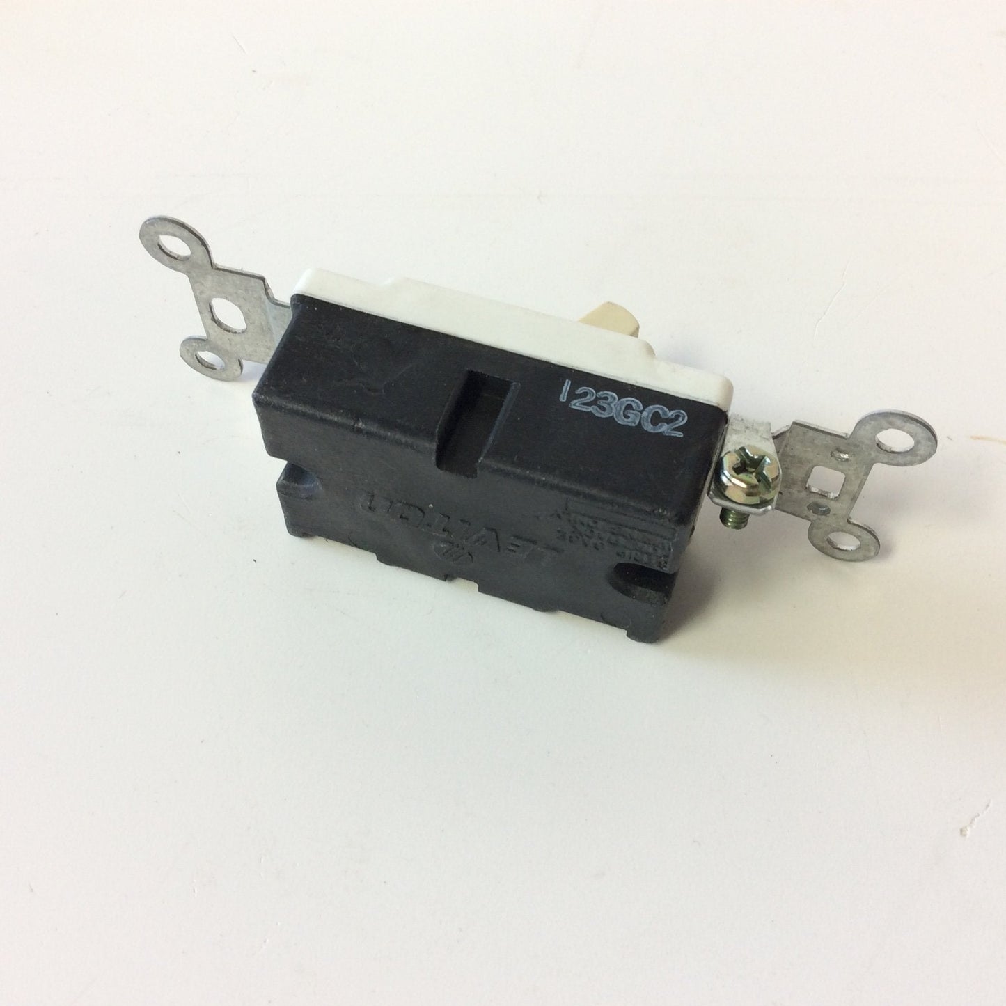 Used Lot of 5 Leviton W-S-896 Toggle Switch Single-Pole, 15A-120V-277VAC