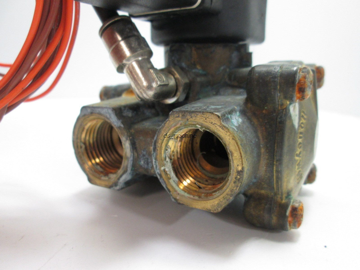 Used Honeywell 74332BN4UNJ1 3-Way Valve 1/2" NPT w/Solenoid 24VDC