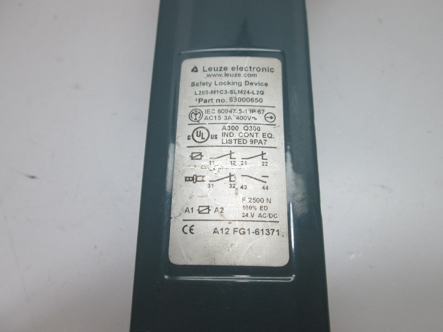 Used Leuze Electronic L200-M1C3-SLM24-L2G Safety Locking Device w/Key