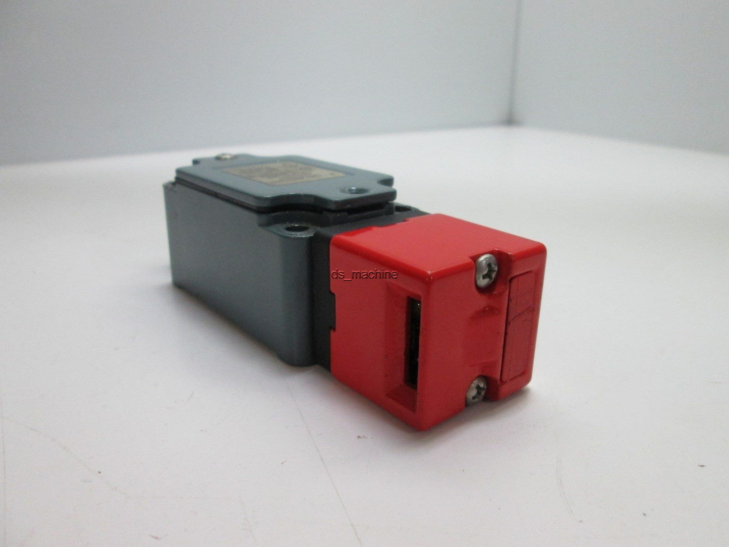 Used Leuze Electronic S200-M4C1-M20 Safety Switch, Face Right, No Key, See Details
