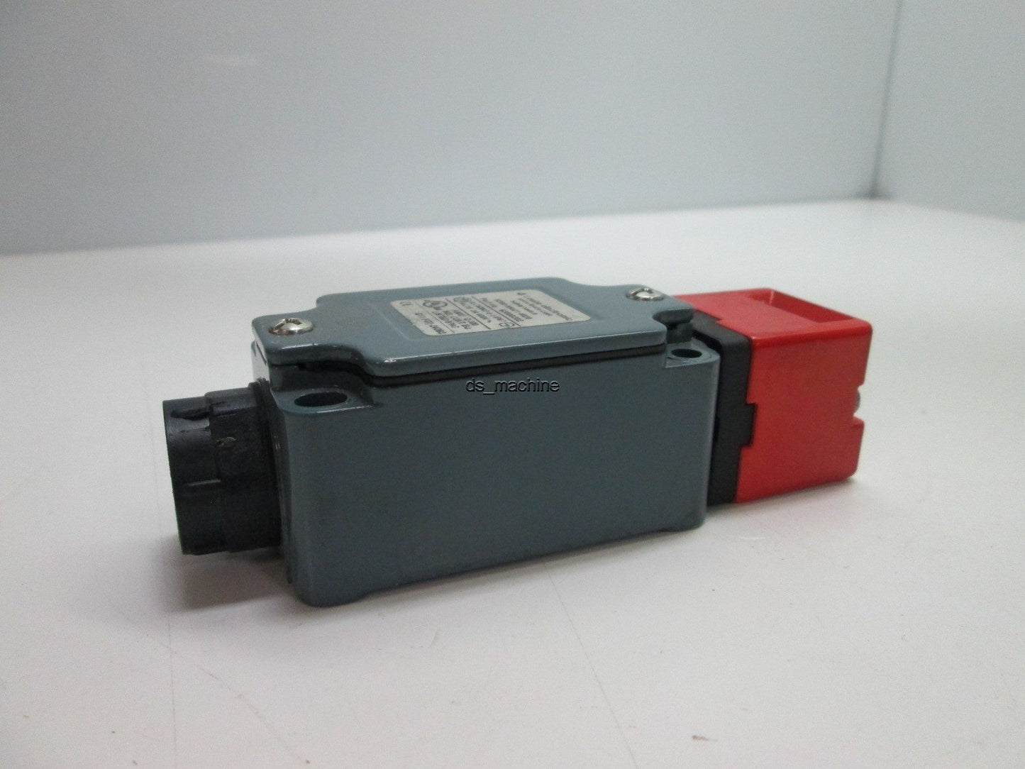 Used Leuze Electronic S200-M4C1-M20 Safety Switch, Face Front, No Key