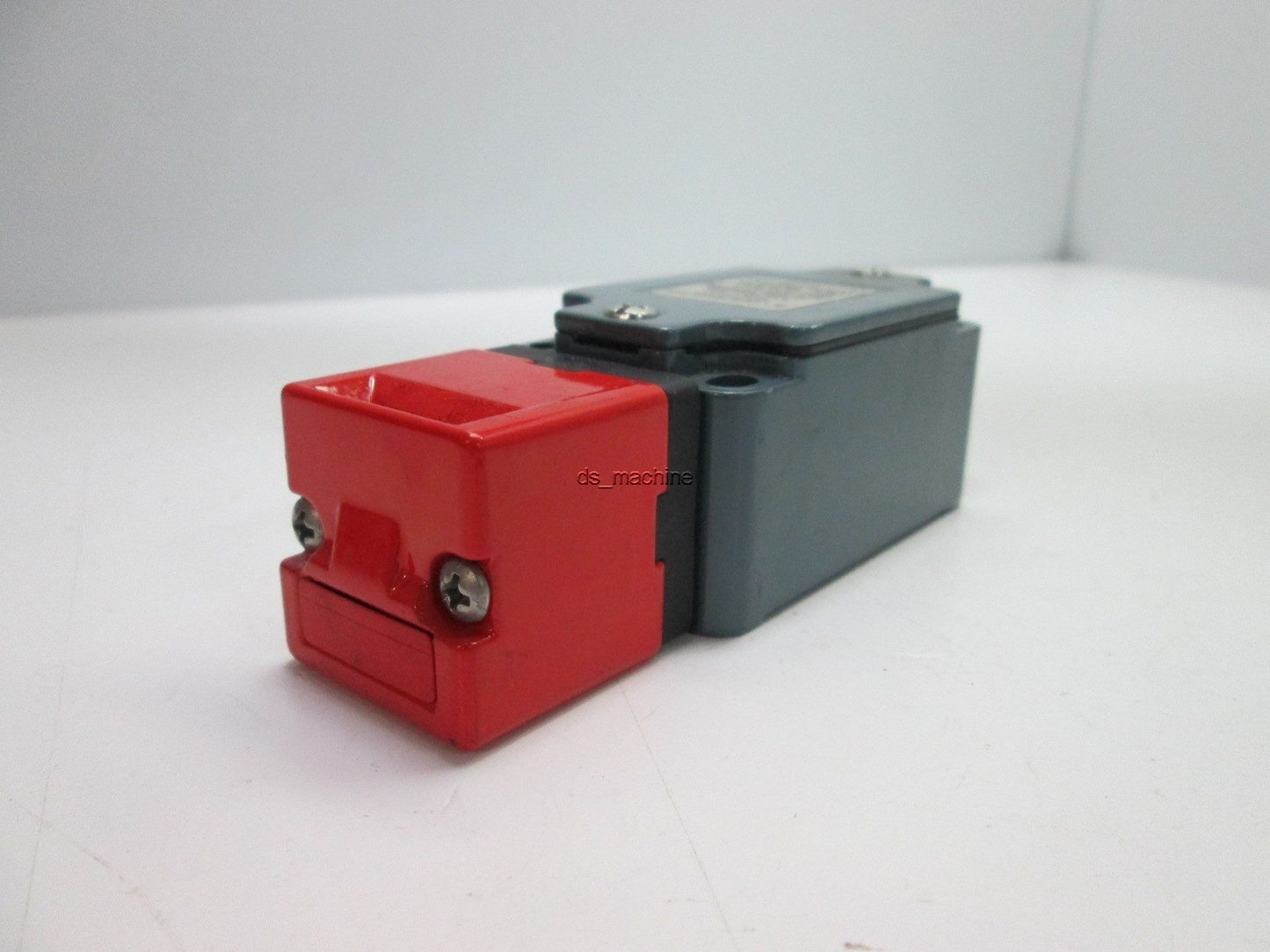 Used Leuze Electronic S200-M4C1-M20 Safety Switch, Face Front, No Key