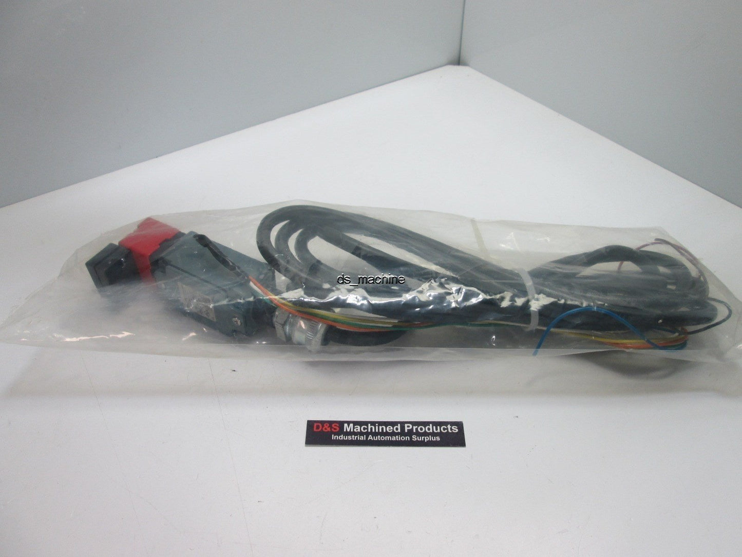 New Leuze Electronic S200-M4C1-M20 Safety Switch, Face Front w/Key and Cable