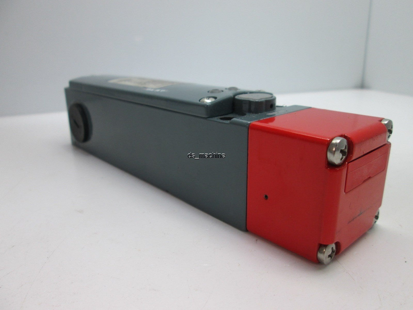Used Leuze Electronic L200-M1C3-MLM24-L2G Safety Locking Device, AC15 3A 400V, No Key