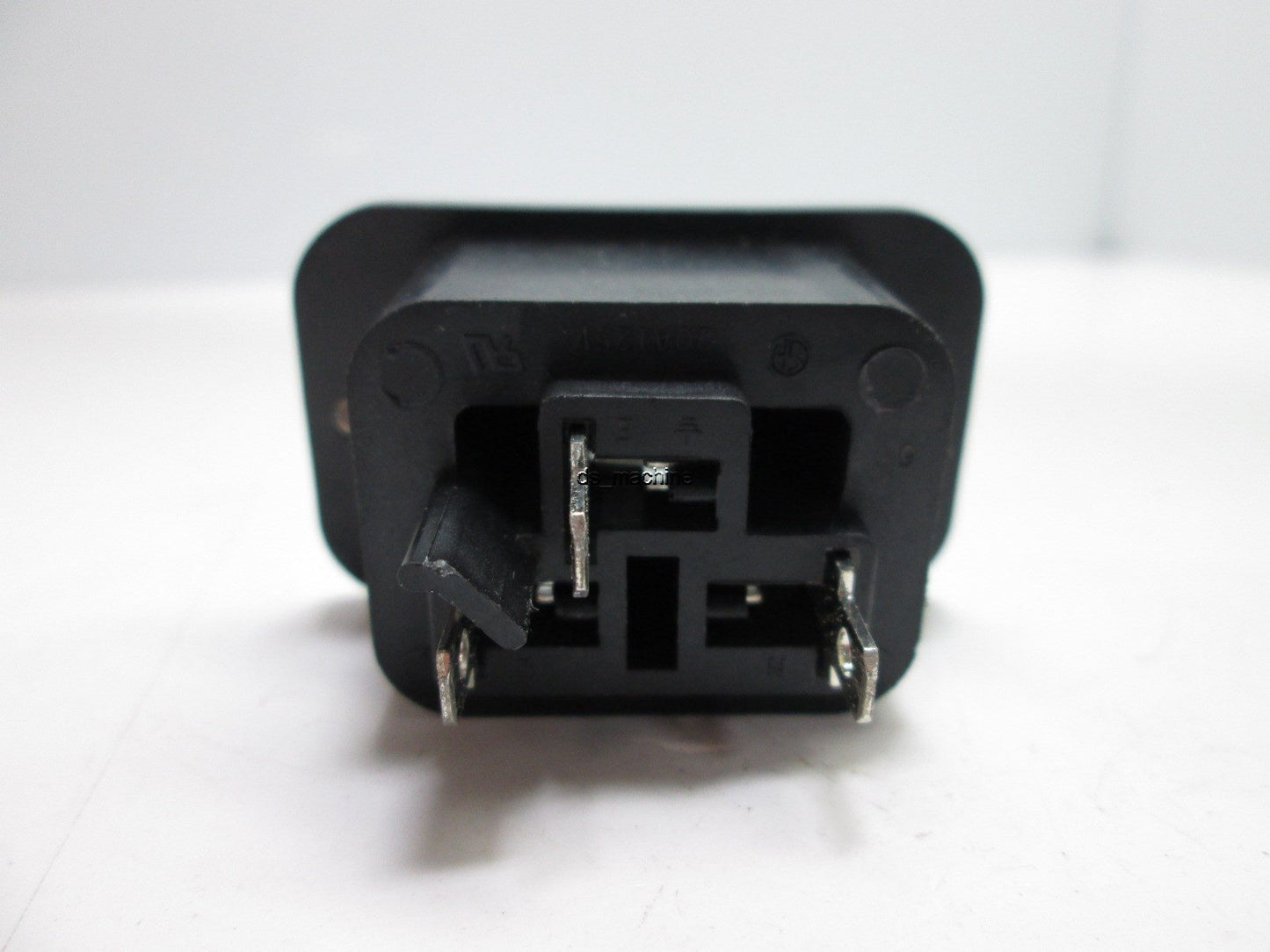Used Lot of 2 Three Pin 0723 Female Receptacle Socket, 16A 250VAC