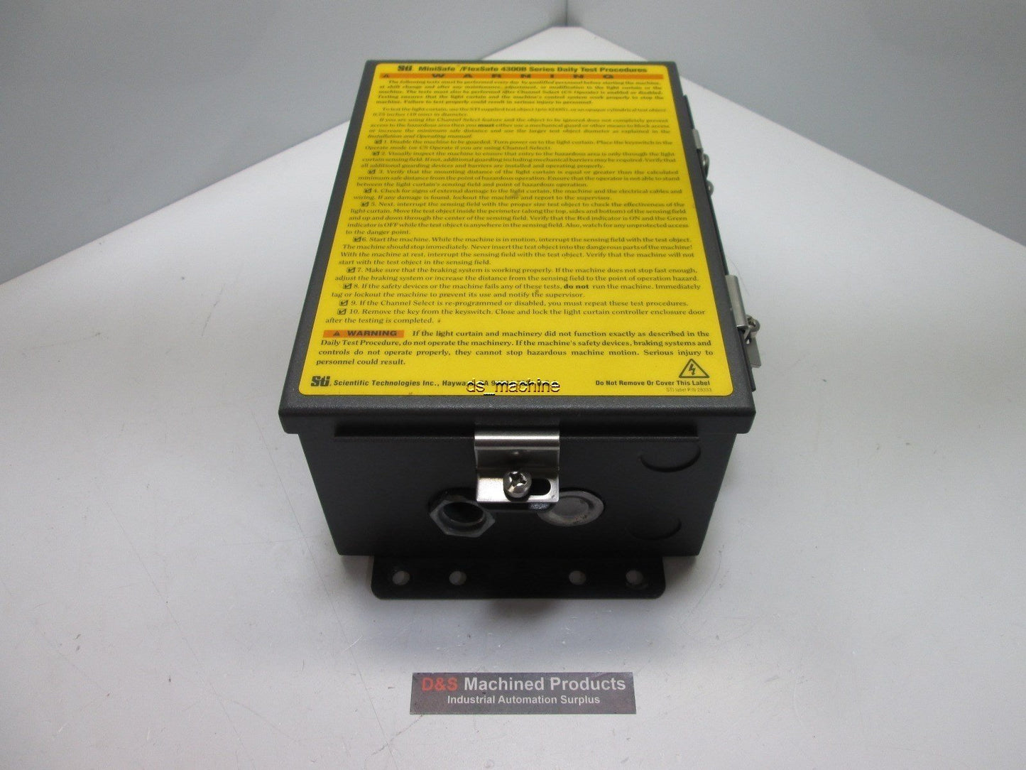 Used STi 43268-05 Light Curtain Controller, 117VAC - 25A 50/60Hz Input, 220VAC Output