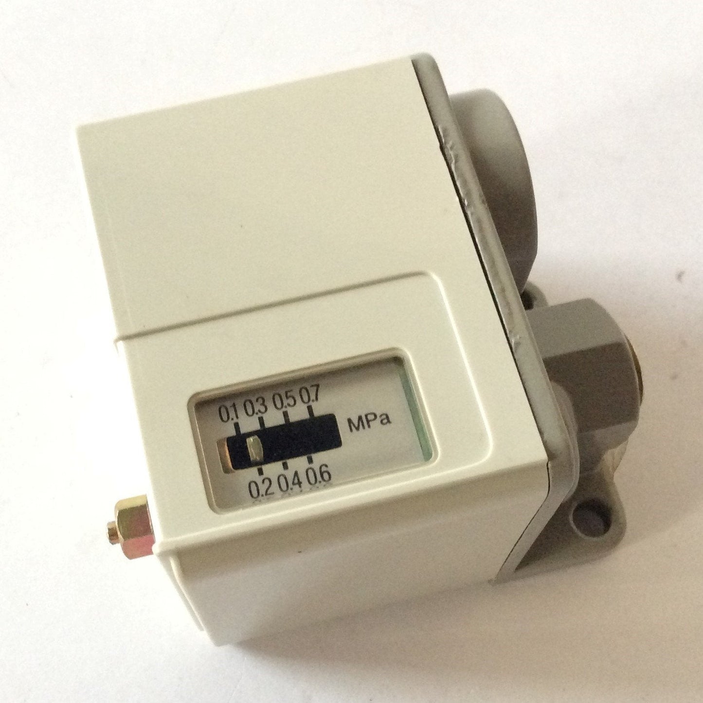 New SMC IS3100 Pneumatic Pressure Switch, Gasket Piping 0.1-0.7MPa, 125/250VAC 30VDC