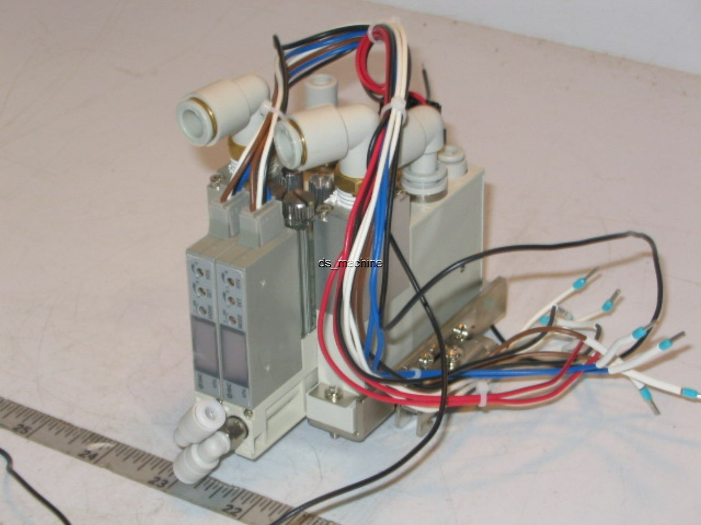 New SMC ZQ1103M-J25L-D31CK Compact Vacuum Ejector Unit