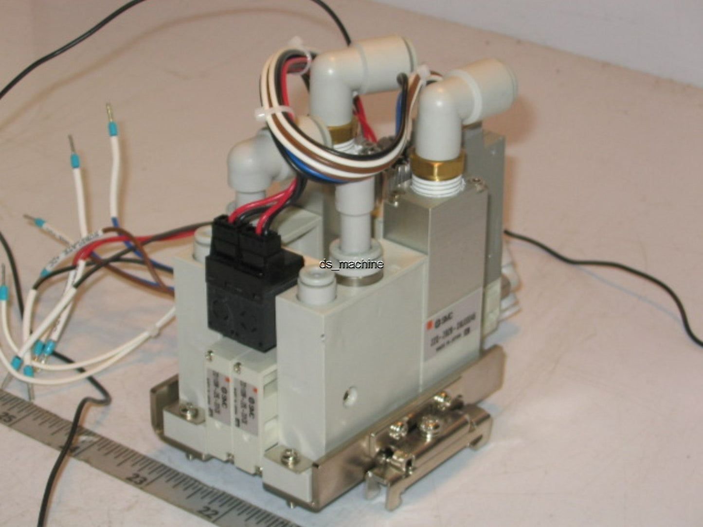 New SMC ZQ1103M-J25L-D31CK Compact Vacuum Ejector Unit