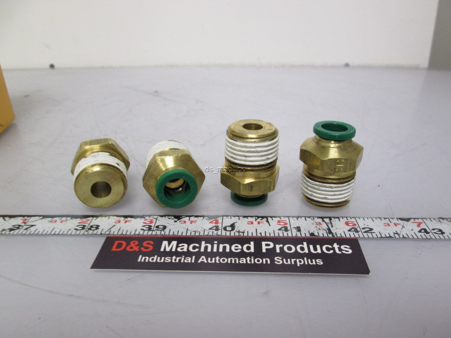 New Lot of 10 New Parker XW68PLN-6-8 22mm to 3/8" Tubing Adapter