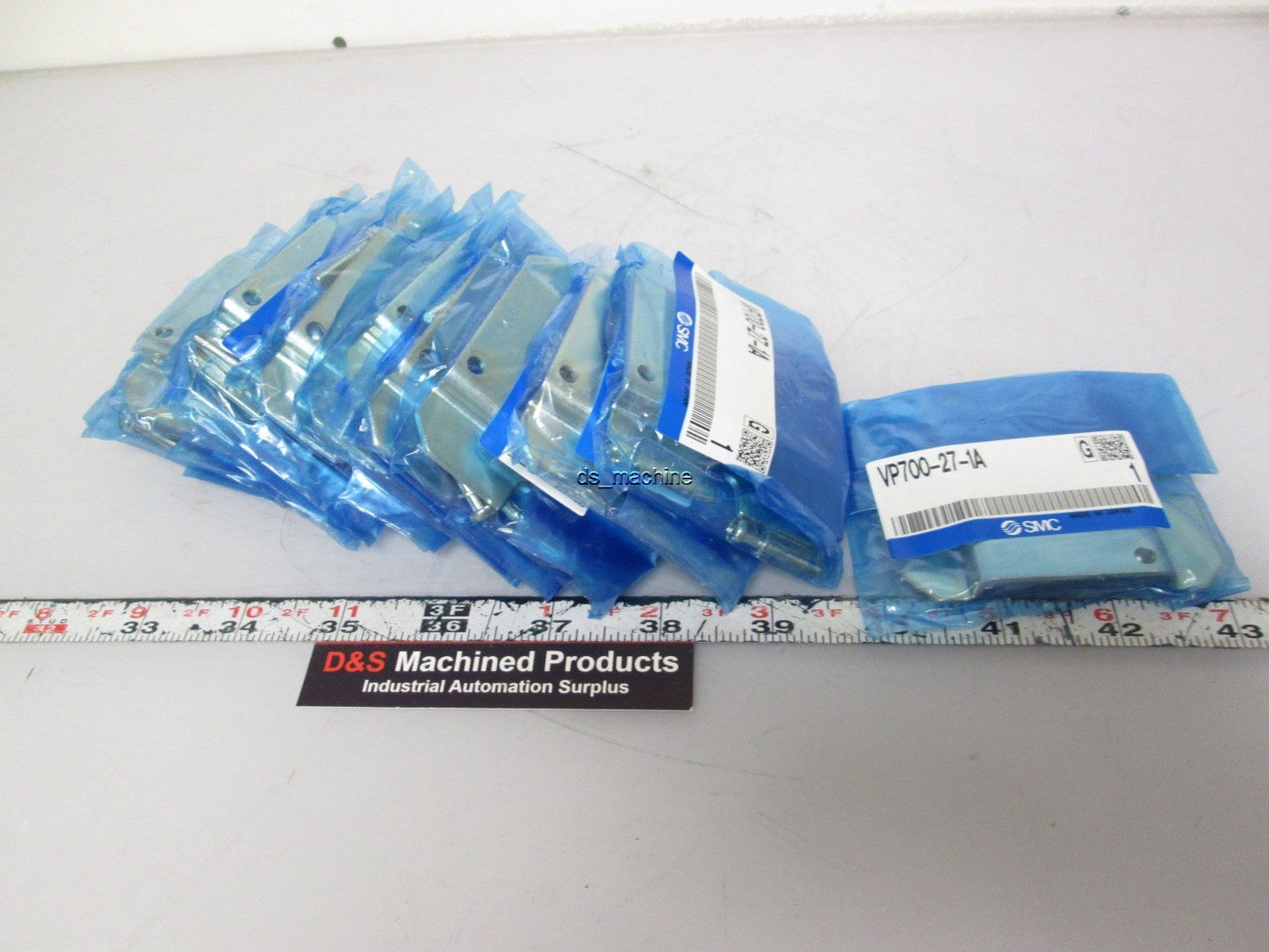 New Lot of 13 New SMC VP700-27-1A Metal Brackets for VP742 Solenoid Valves