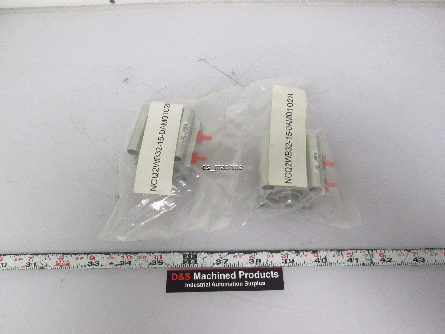 New Lot of 2 New SMC NCQ2WB32-15-DA Compact Pneumatic Double Rod Cylinder 32mm Bore
