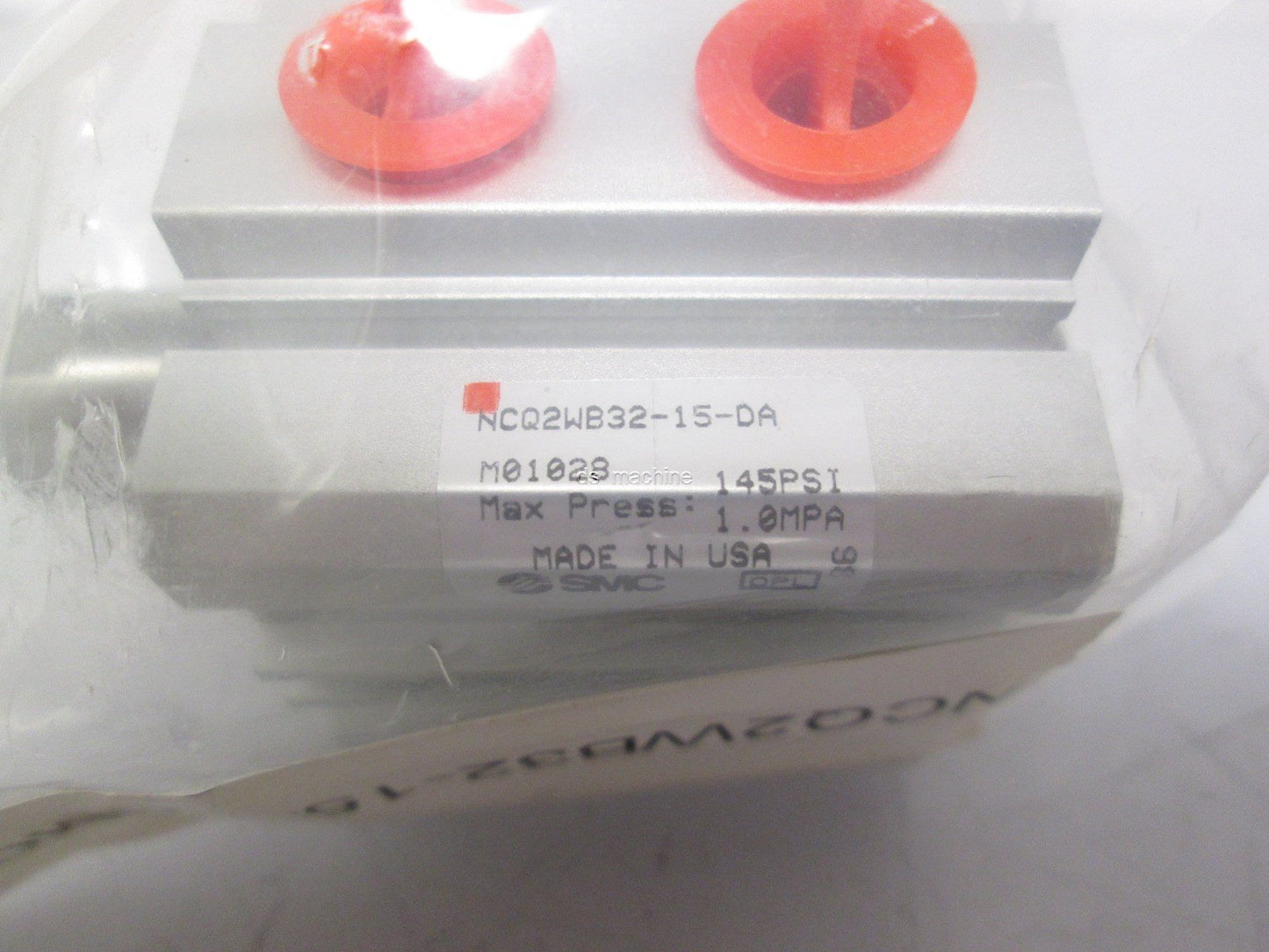 New Lot of 2 New SMC NCQ2WB32-15-DA Compact Pneumatic Double Rod Cylinder 32mm Bore