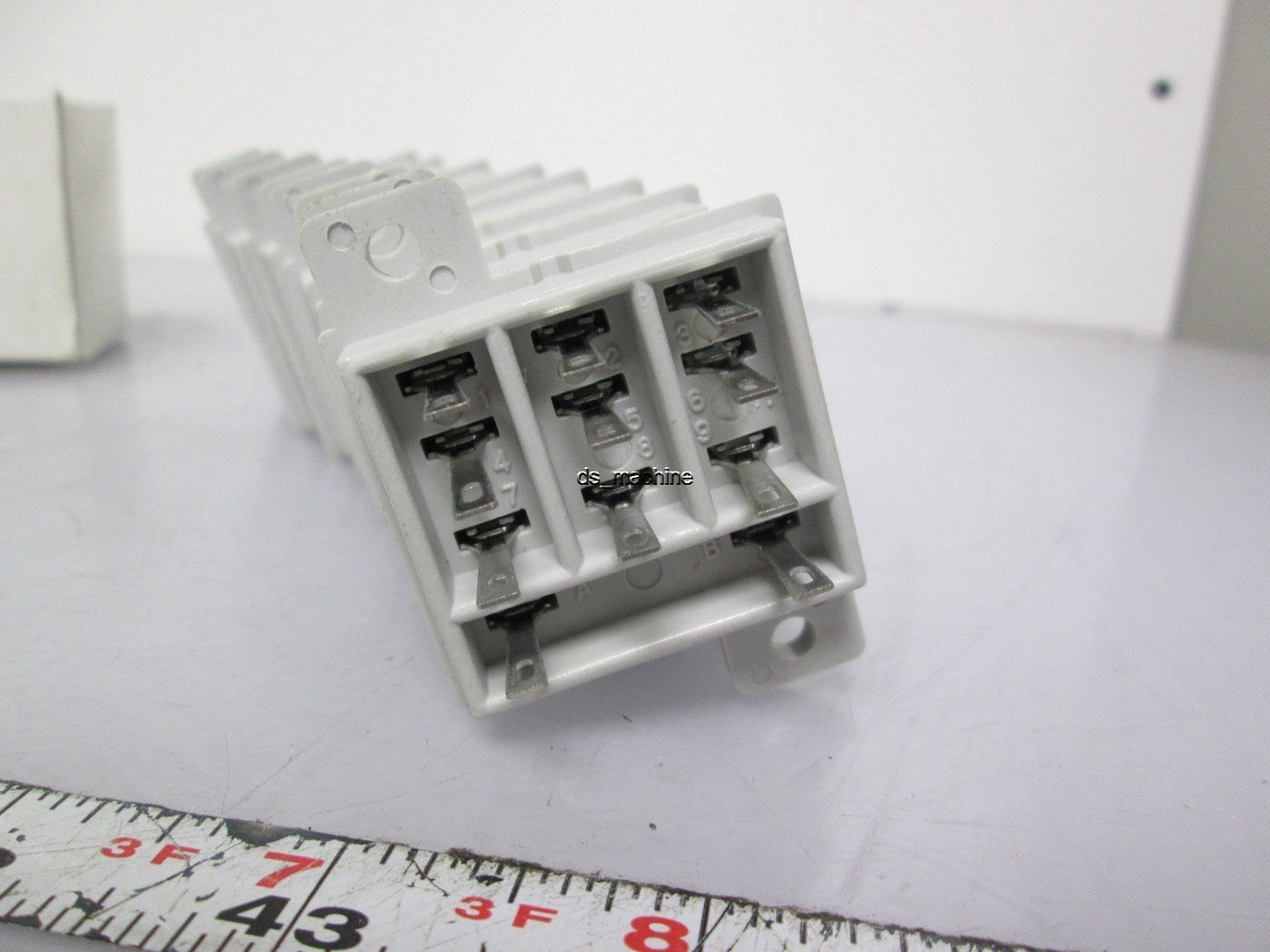 New Lot of 8 New Eaton D5PA3L Sockets for 3 Pole Relays Style D5