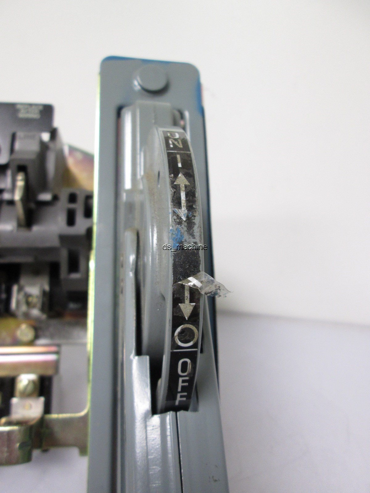 Used Allen Bradley 1494-NF30 Ser A Disconnect Switch with 40023-415-01 Fuse Holder