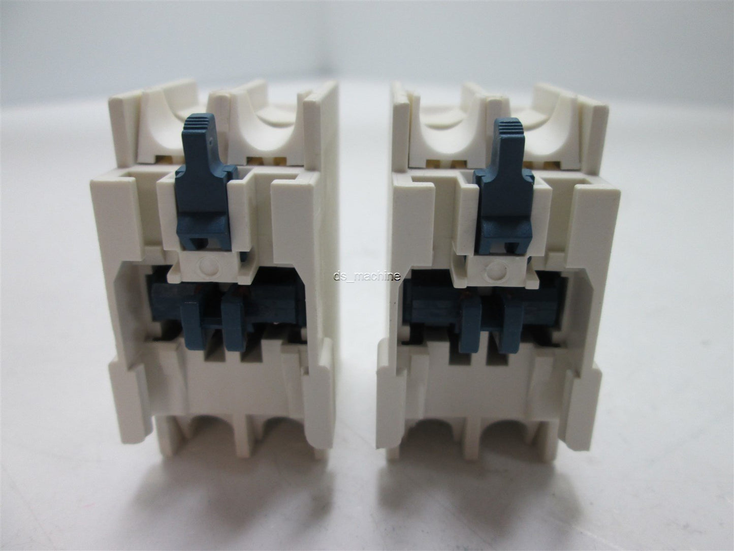 Used Lot of 2 Schneider LADN11 Auxiliary Contact  IEC  10A  600VAC