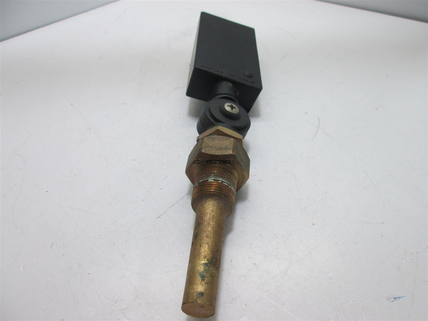 Used WIKA TI.D01 Solar Powered Industrial Thermometer Range -50/300ºF (-45/150ºC)
