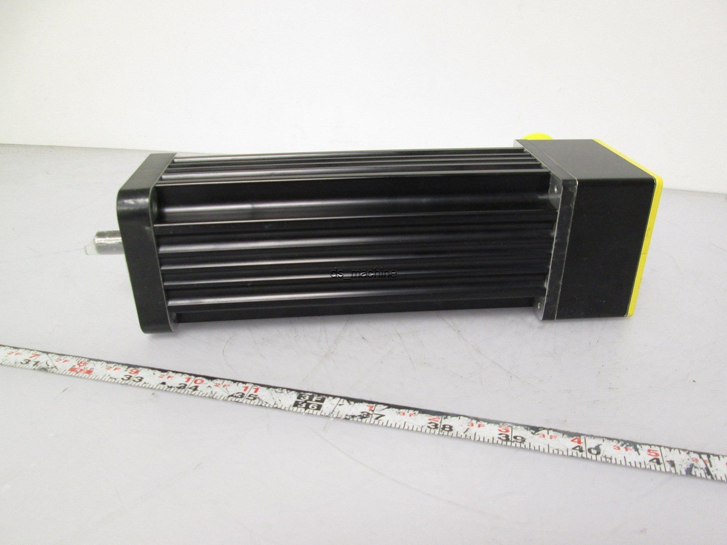 New Parker N0704FR-KPSB Neometric Brushless Servo Motor 340VAC 2.46Nm 6120RPM 1.38kW