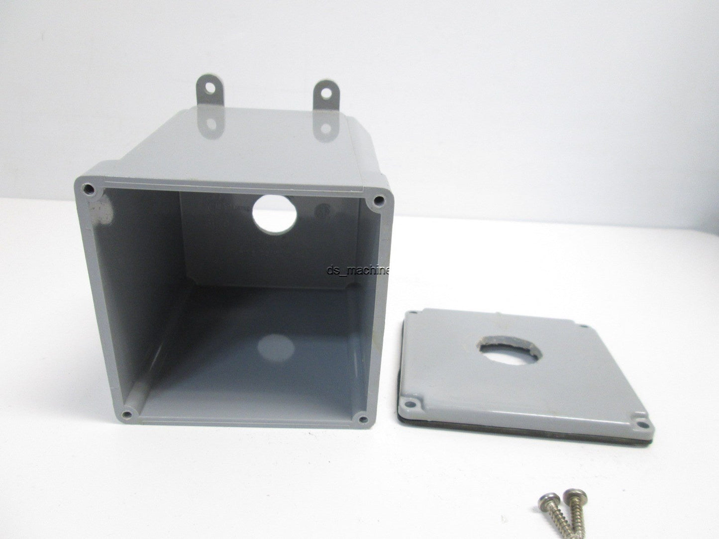 Used Electrical Machine Push Button Enclosure Gray, Plastic, 4.00"L x 4.00"W x 4.47"D