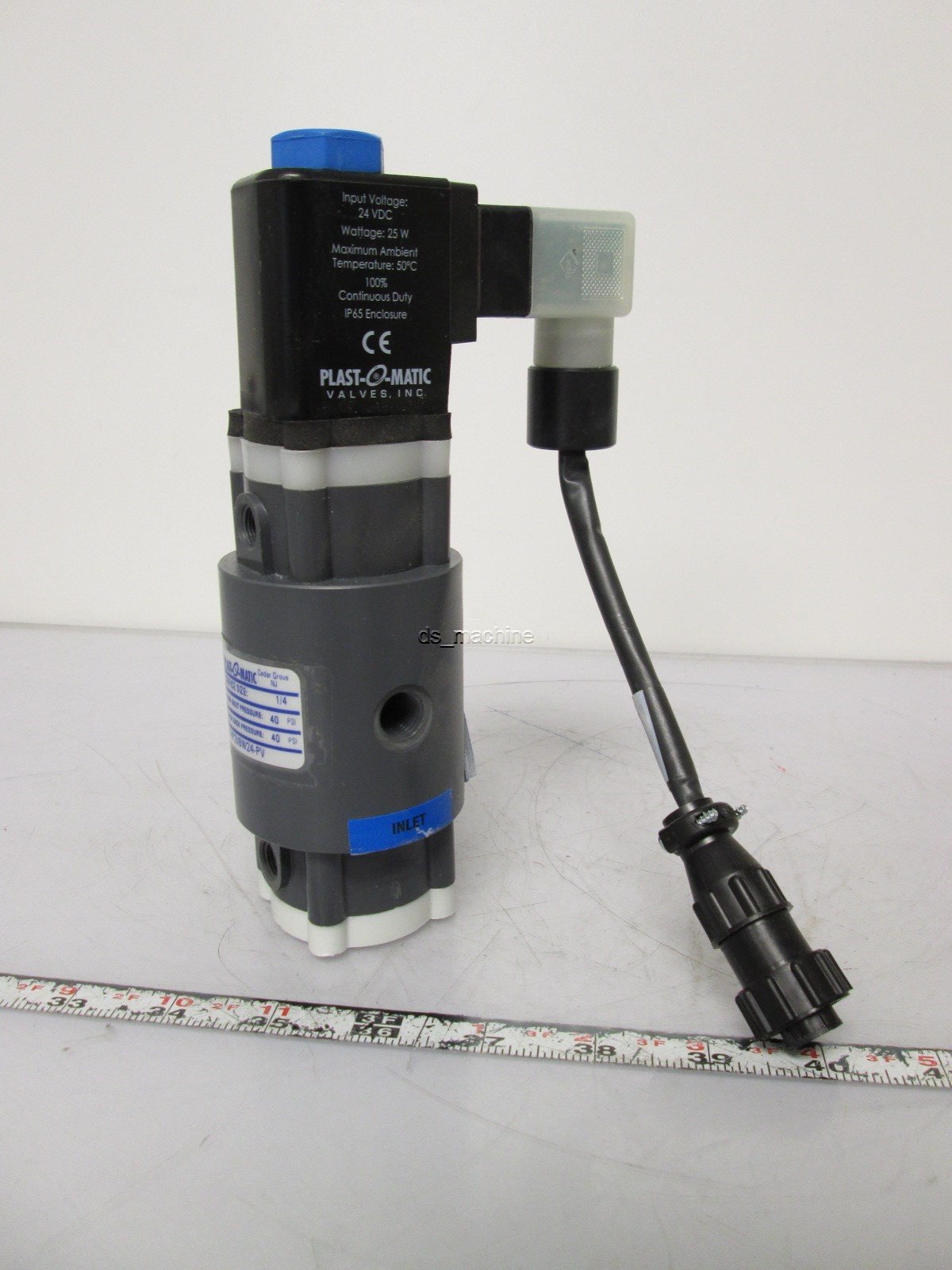 Used Plast-O-Matic THP2V8W24-PV Solenoid Valve 3 Way Diverter 1/4" NPT 24VDC 40PSI