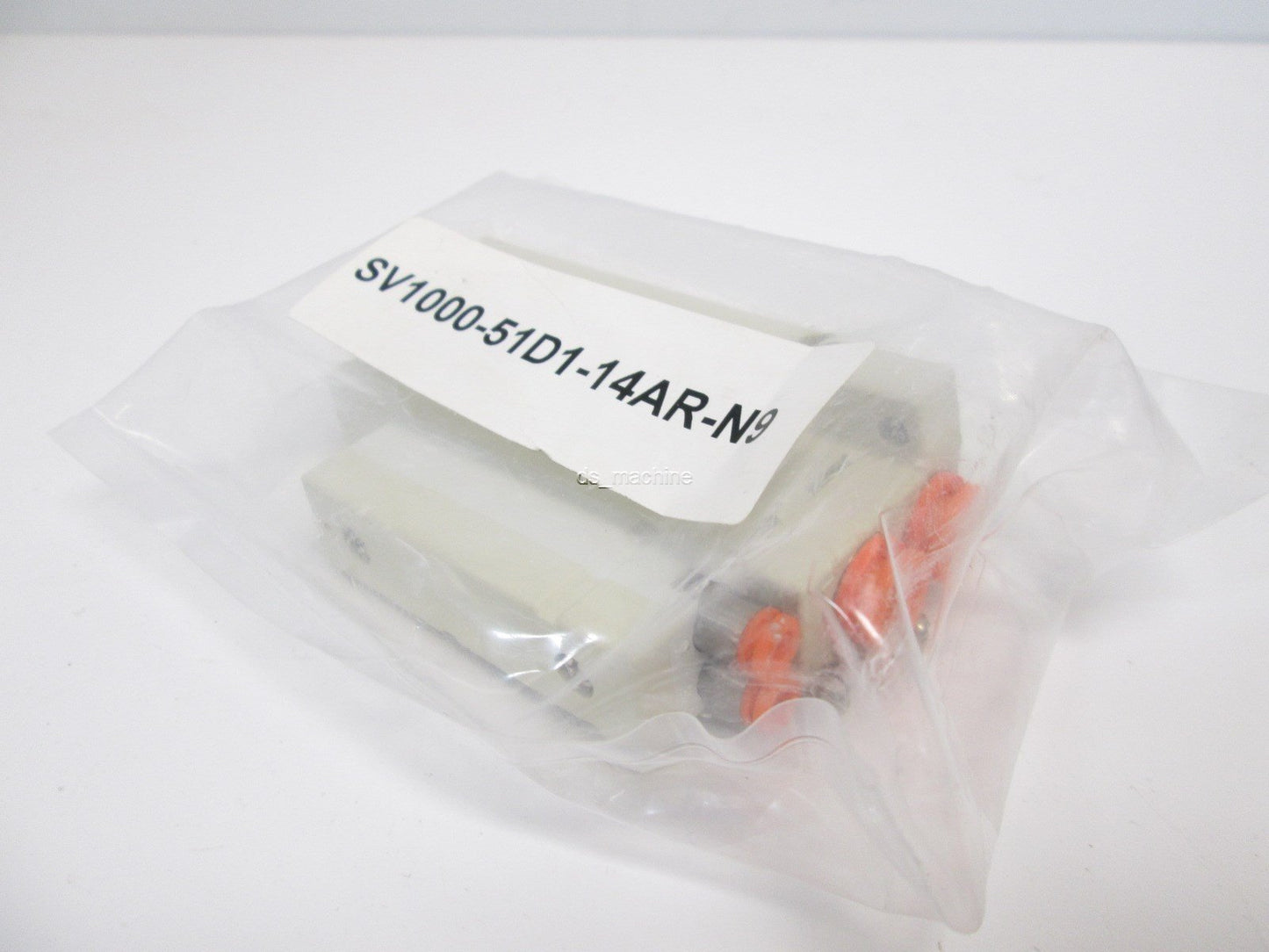 New SMC SV1000-51D1-14AR-N9 Valve Manifold, 2x 5/16", 2x 5/32"