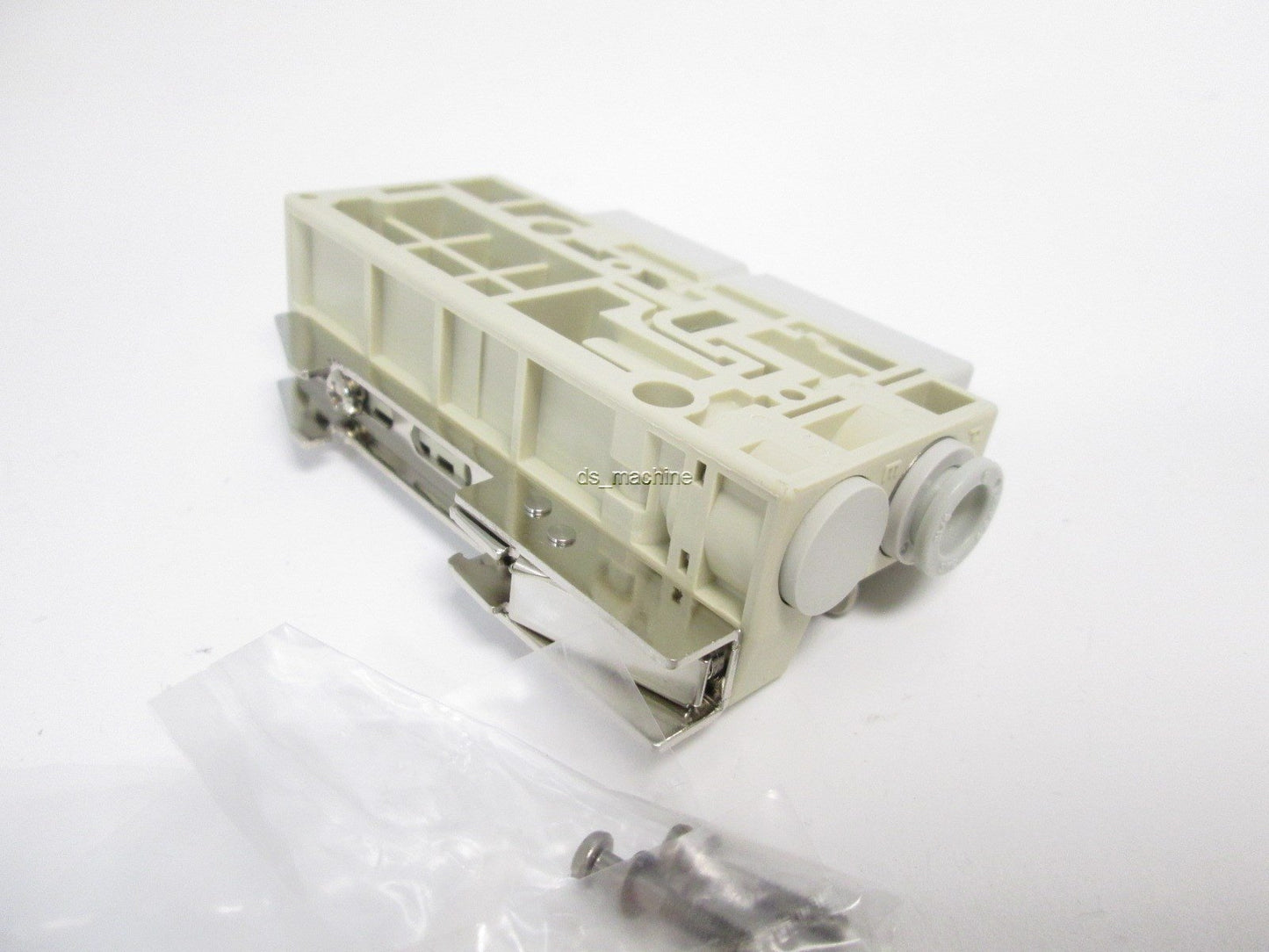 New SMC SV1000-52U-1AS-C8-D0 Valve Manifold Assembly