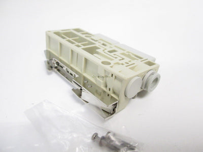 New SMC SV1000-52U-1AS-C8-D0 Valve Manifold Assembly