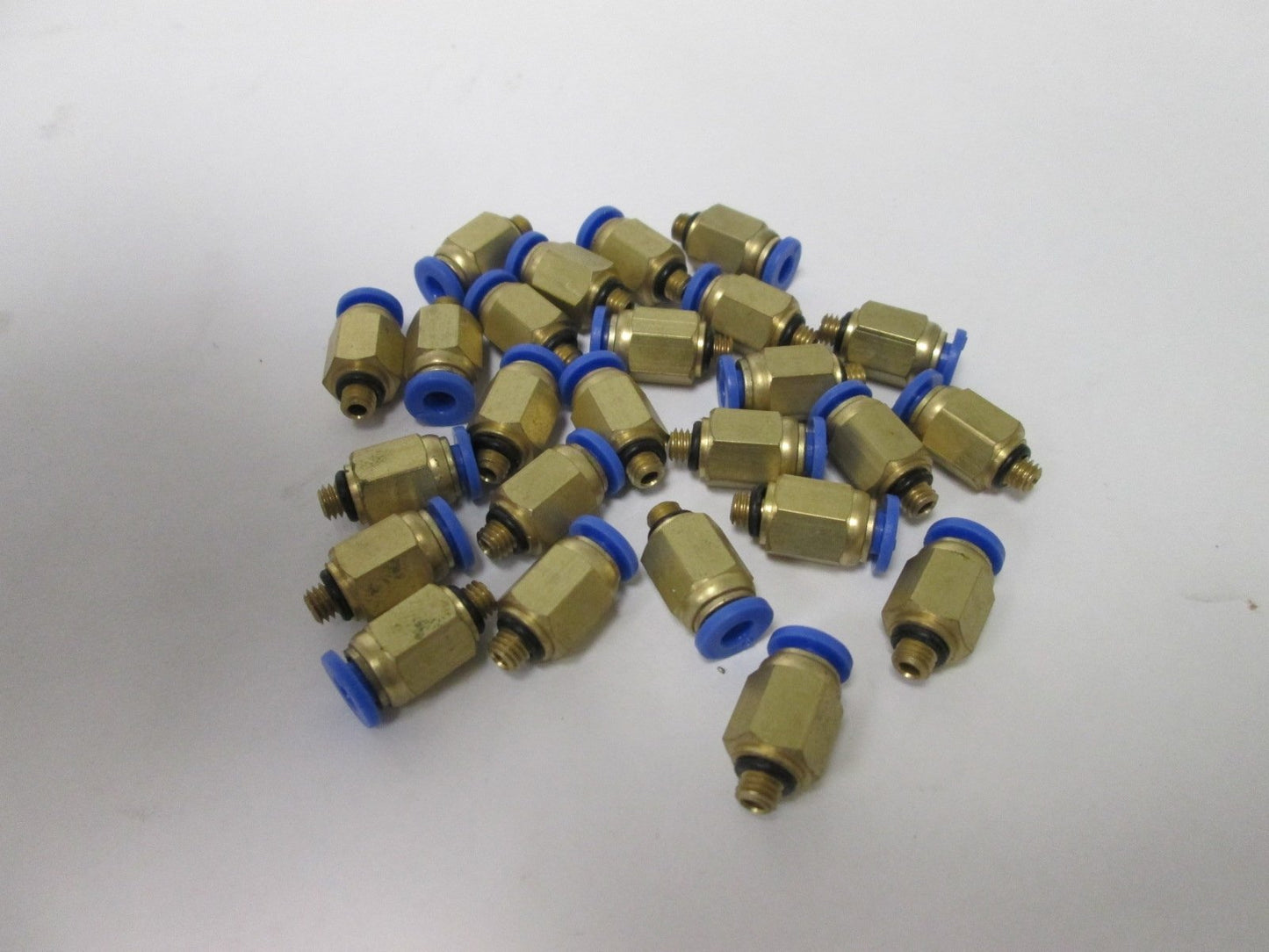 New Lot of 25 New Pneumatic Push-In Fitting: 4mm Tubing, Straight, M5 x 0.8 Thread