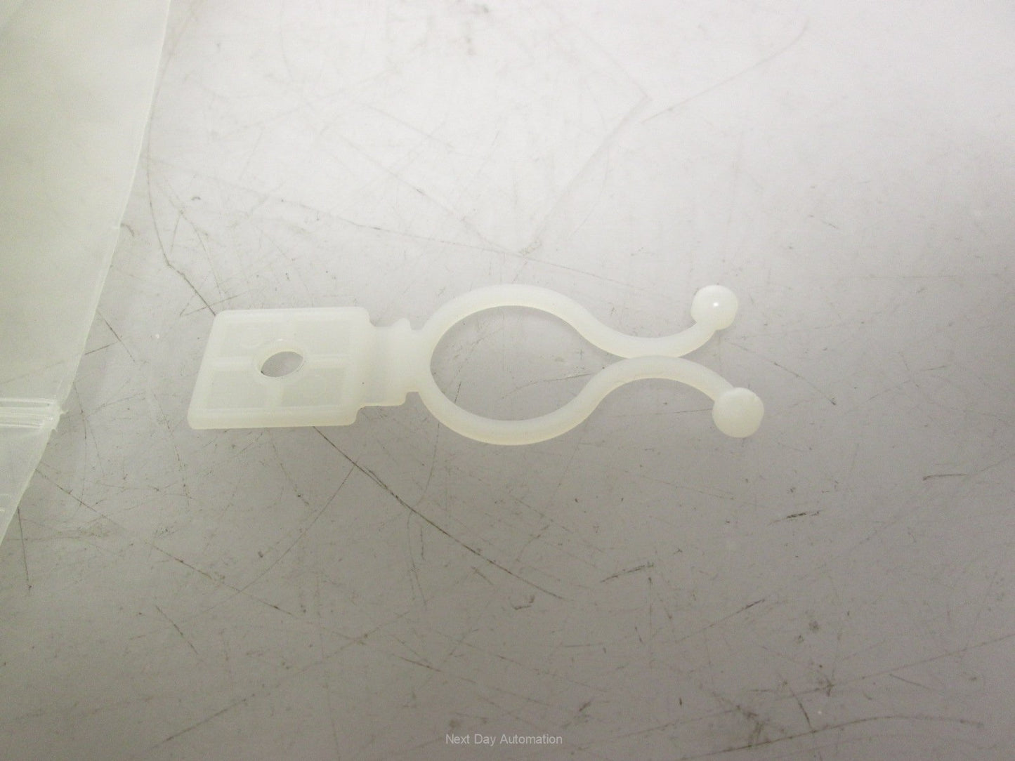 New Lot of 200 New Richco TLHE-1-750-01 Ball End Twist Lock Natural Color Screw-Down