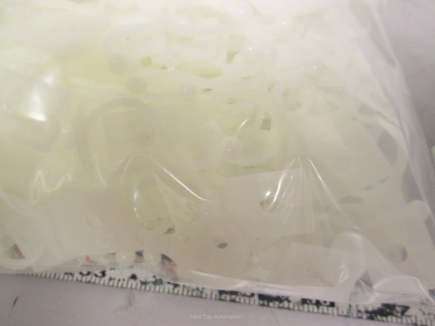 New Lot of 200 New Richco TLHE-1-750-01 Ball End Twist Lock Natural Color Screw-Down