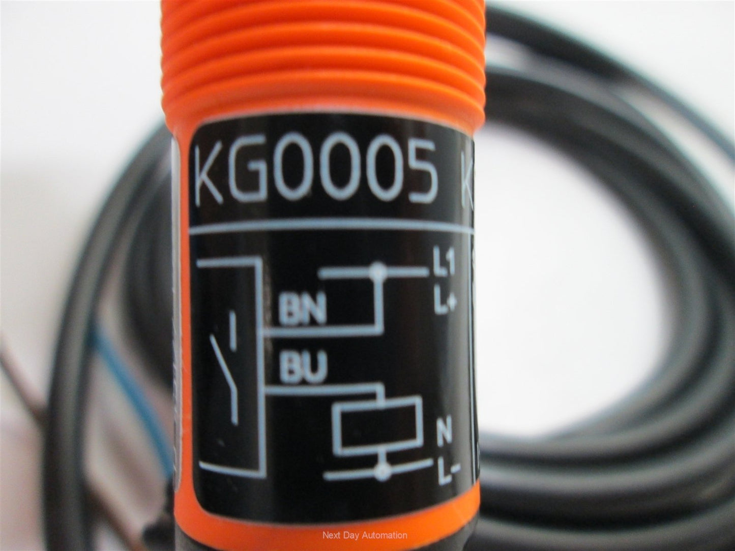 New In Box IFM Efector KG0005 KG-2008-ABOA Capacitive Sensor, Range 2.5-8mm