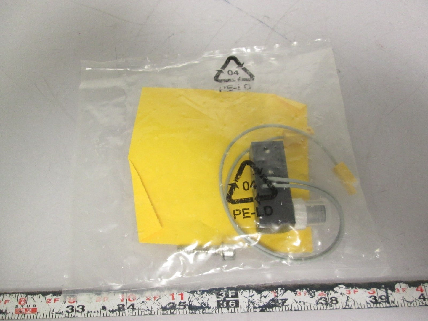 New Turck Ni2-ISI-0,24/0,19-BDS-2AP6X3-H1141 Proximity Sensor 10-30VDC 2 Channel
