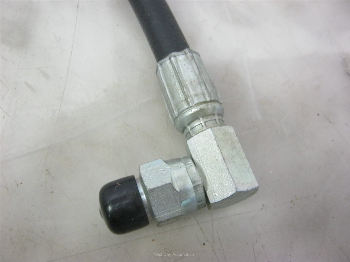 New – Open box Gates 6M3K Hydraulic Hose 3000PSI 3/8" 32", 3/8" MNPT NPT Pipe Thread 90° Offset