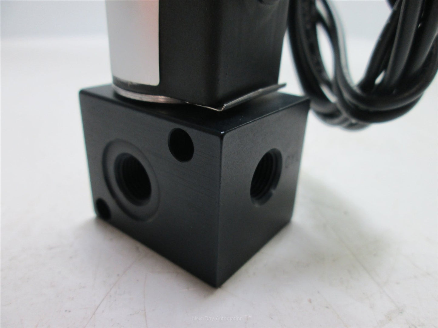 New Fabco-Air 113MC-1-12VDC Manifold Valve, 12VDC Coil, 150psi Max, 1/8NPT Ports