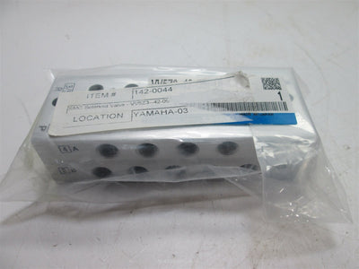 New SMC VV5Z3-42-051-01 Base Mounted Manifold, 5-Station, Ports: 1/4 or 1/8