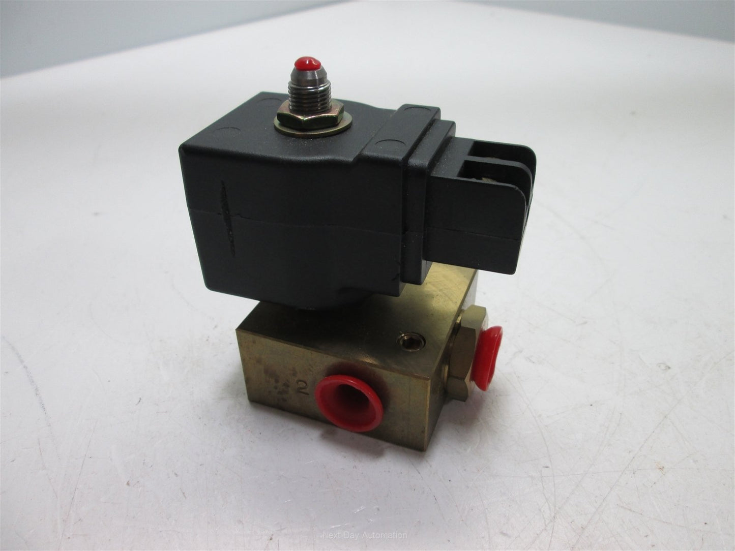 Used Honeywell 7131EBN2LN00N0S100C2 Solenoid Valve, Coil: 24VDC 10W, 100psi Max