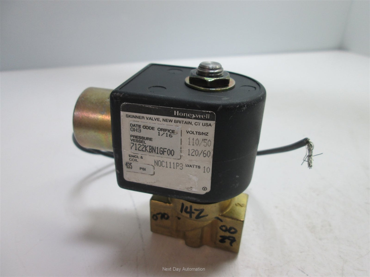 Used Honeywell 7122KBN1GF00 Valve With N0C111P3 Coil, Coil: 110/120VAC 50/60Hz