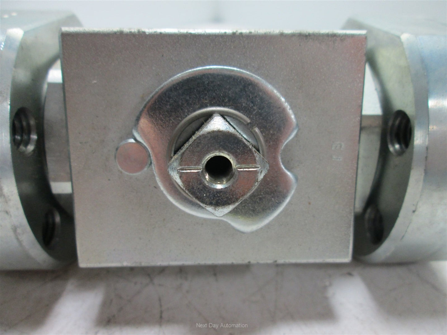 New – Open box Anchor Fluid Power AEF6#16-11DB 2-Way Block Ball Valve SAE C62 5000psi Max