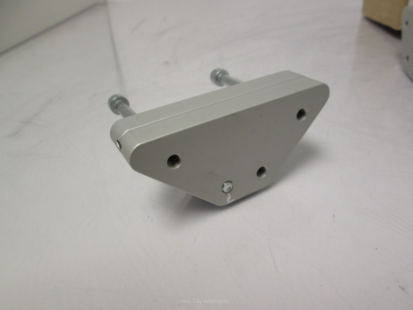 New Lot of 4 New Montech EV-3-40 Pre-Assembled Corner Clamps / Brackets for QS40