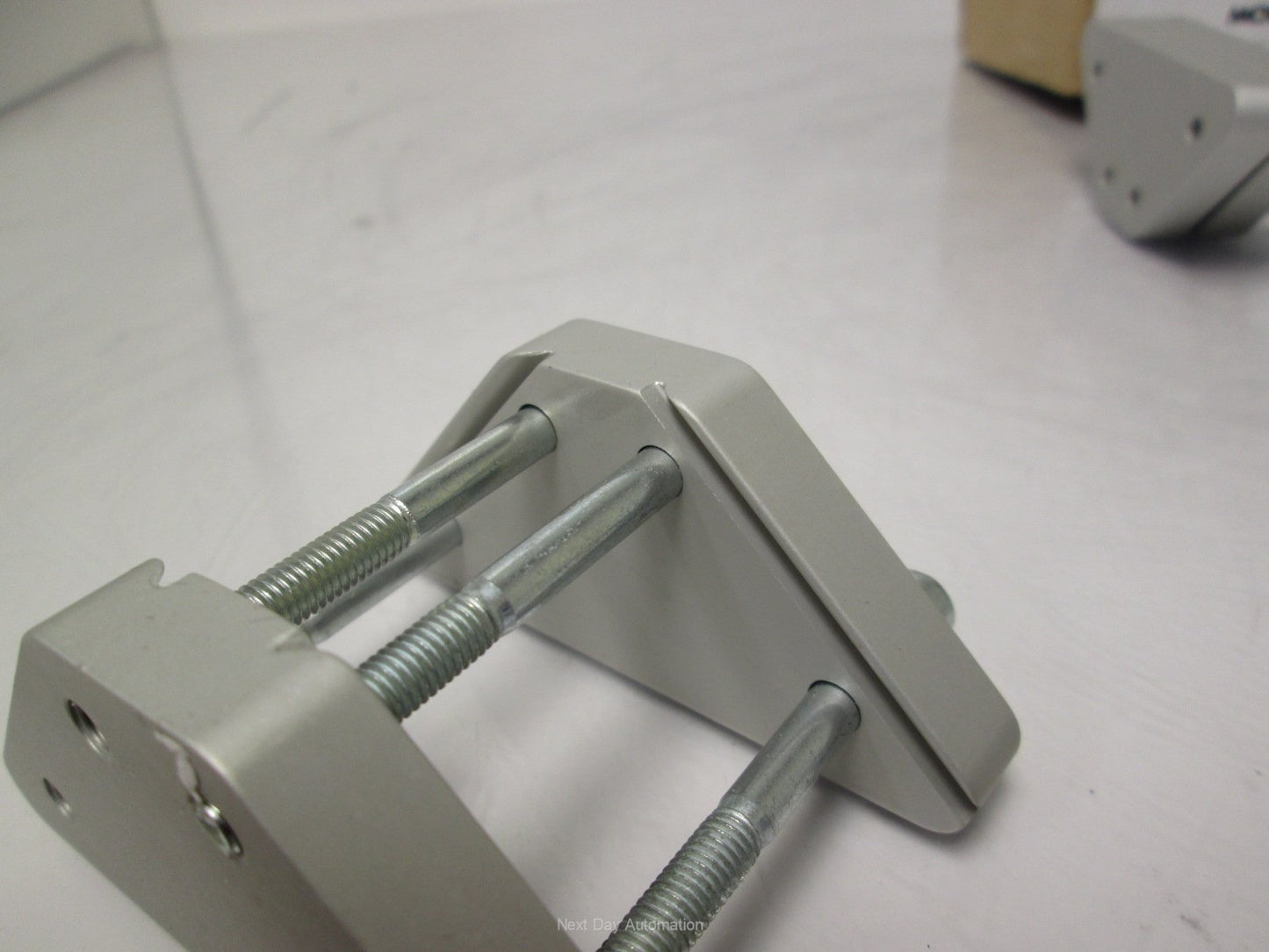 New Lot of 4 New Montech EV-3-40 Pre-Assembled Corner Clamps / Brackets for QS40