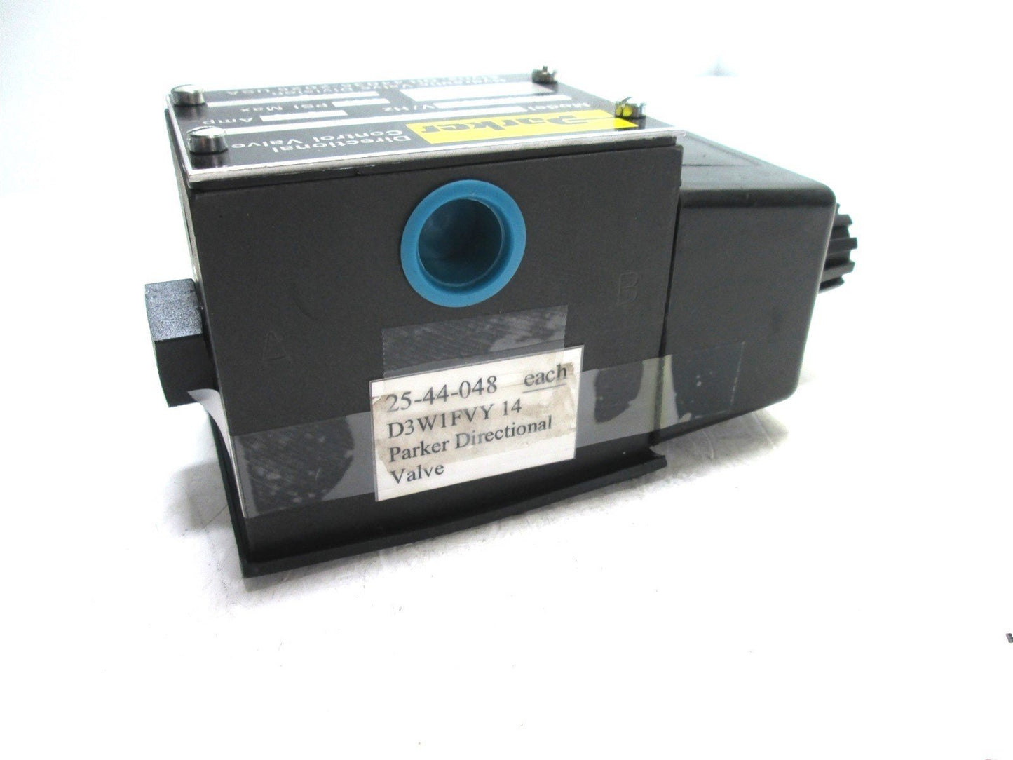 Used Parker D3W1FVYC Directional Control Valve, 2-Position 4-Way, Voltage: 110/120VAC